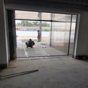 thang máy tải hàng 750kg
