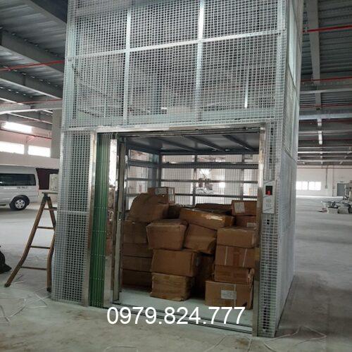 Thang tời hàng hóa