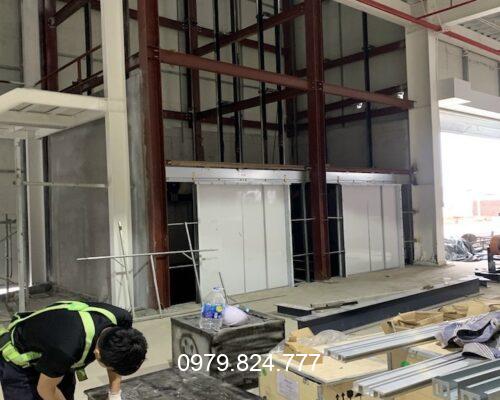 thi công lắp đặt thang nâng hàng